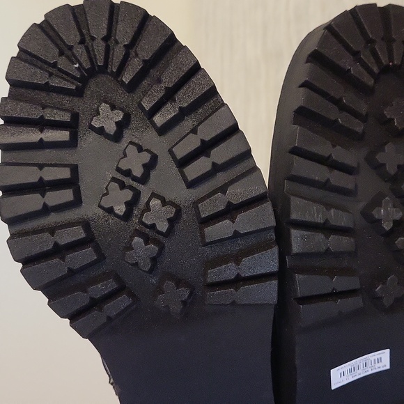 Torrid size 11.5 wide width black lug hiker boots - Picture 13 of 16